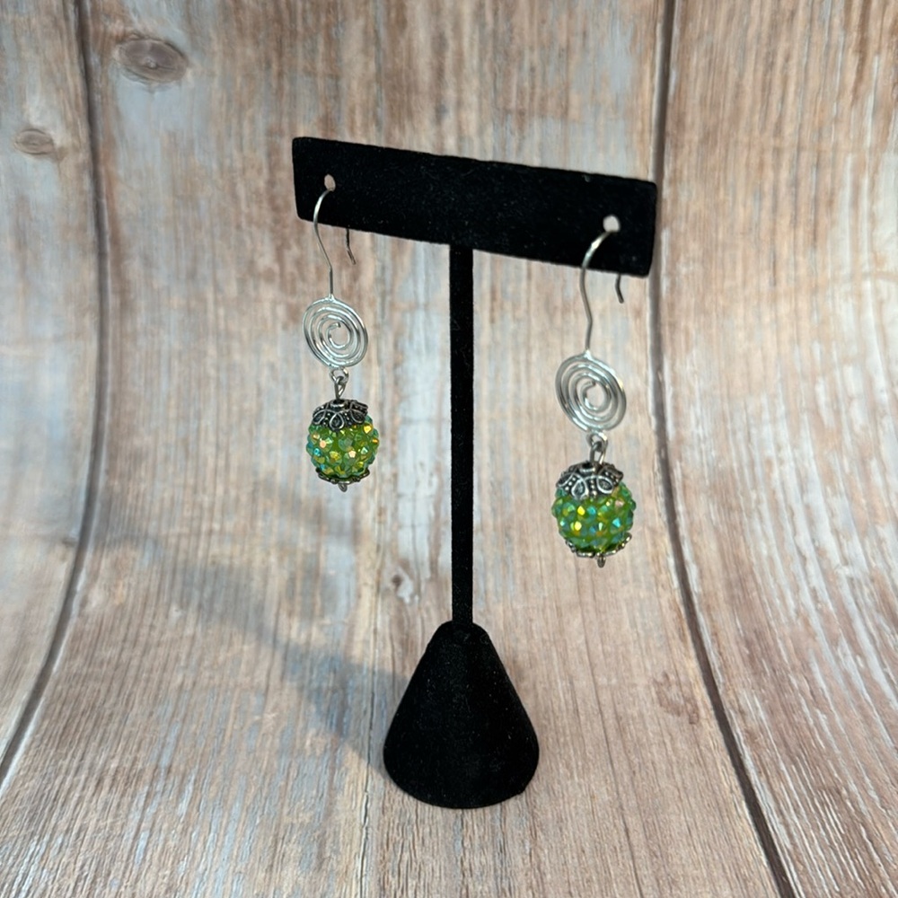 NEW Handmade Green and Silver Dangle Earrings Item #PHK103